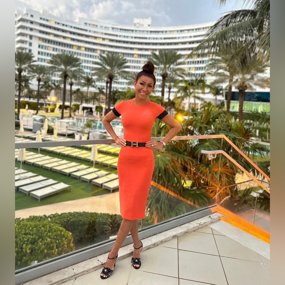 Victoria Beckham dress the belt not in clue only the dress